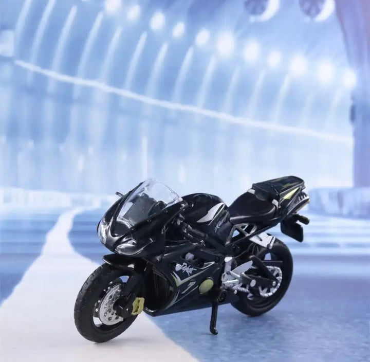Moto Triumph 675 1:18 Preto