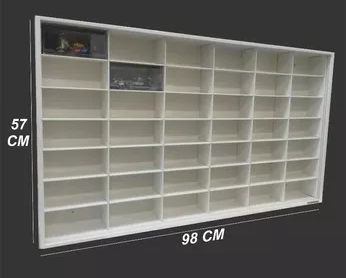 Quadro com 42 miniaturas Escala 1:43