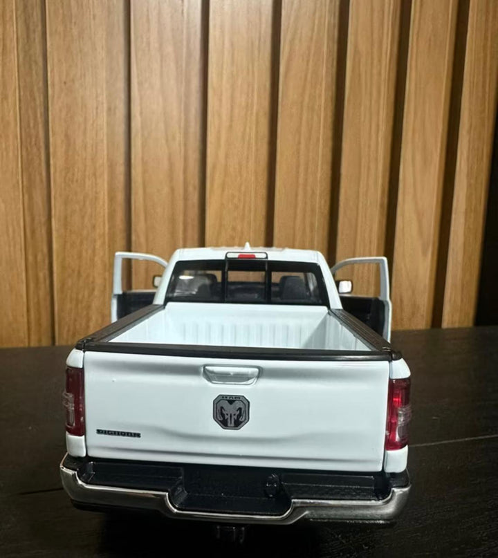 Dodge RAM 1500 1:24