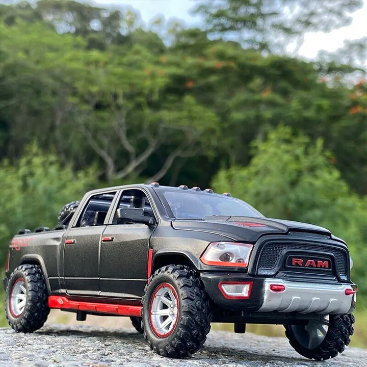 Dodge RAM 1:32 20cm