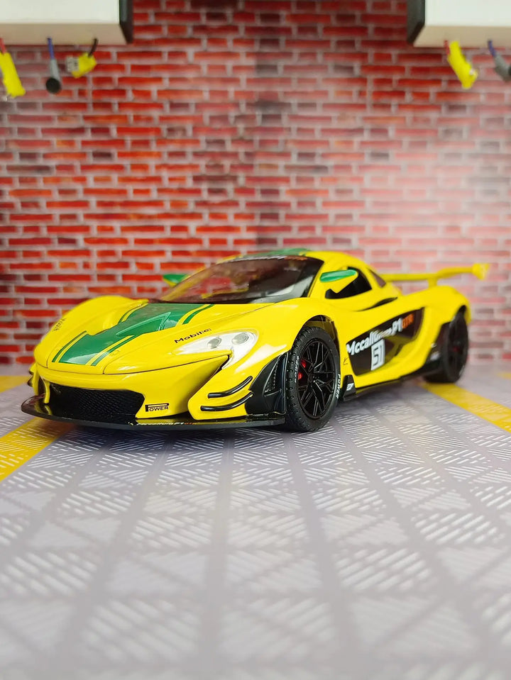 McLaren P1 GTR Supercar 1:24