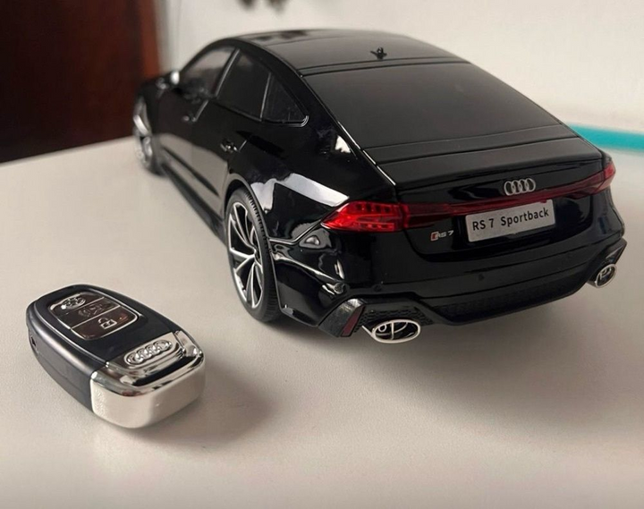 Audi RS7 1:18 27cm + Controle - Recarregável USB