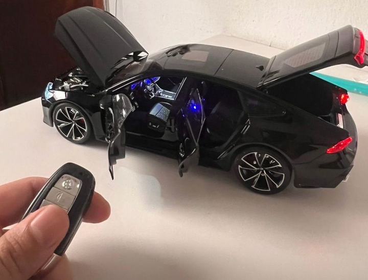 Audi RS7 1:18 27cm + Controle - Recarregável USB