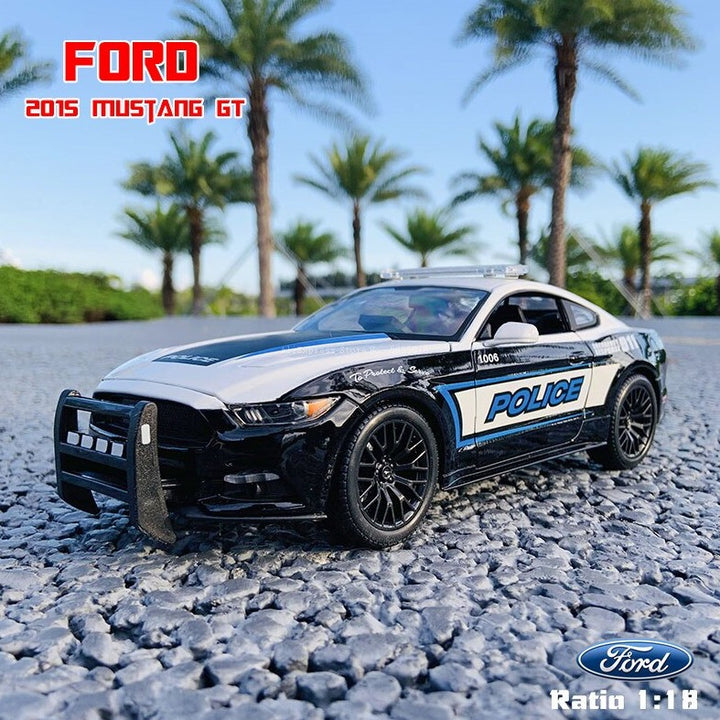 Ford Mustang GT 2015 1:18 27cm