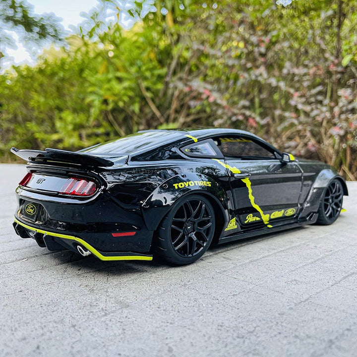 Ford Mustang GT 2015 1:18 27cm