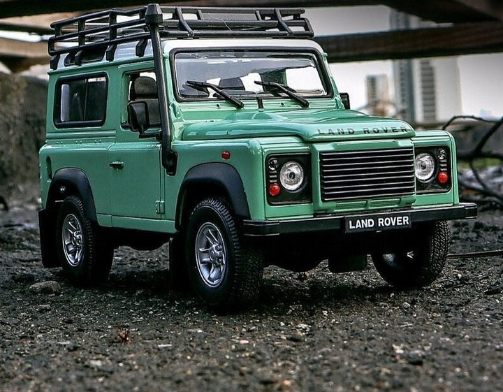 Land Rover Defender 1:24
