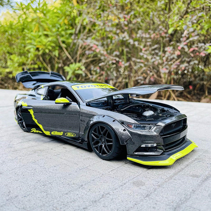 Ford Mustang GT 2015 1:18 27cm