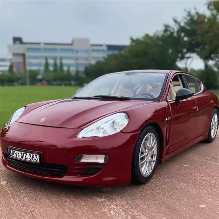 Porsche Panamera 1:18 27cm
