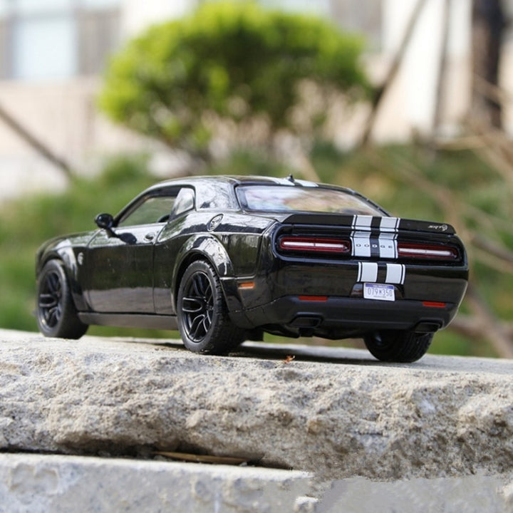 Dodge Challenger SRT 1:24