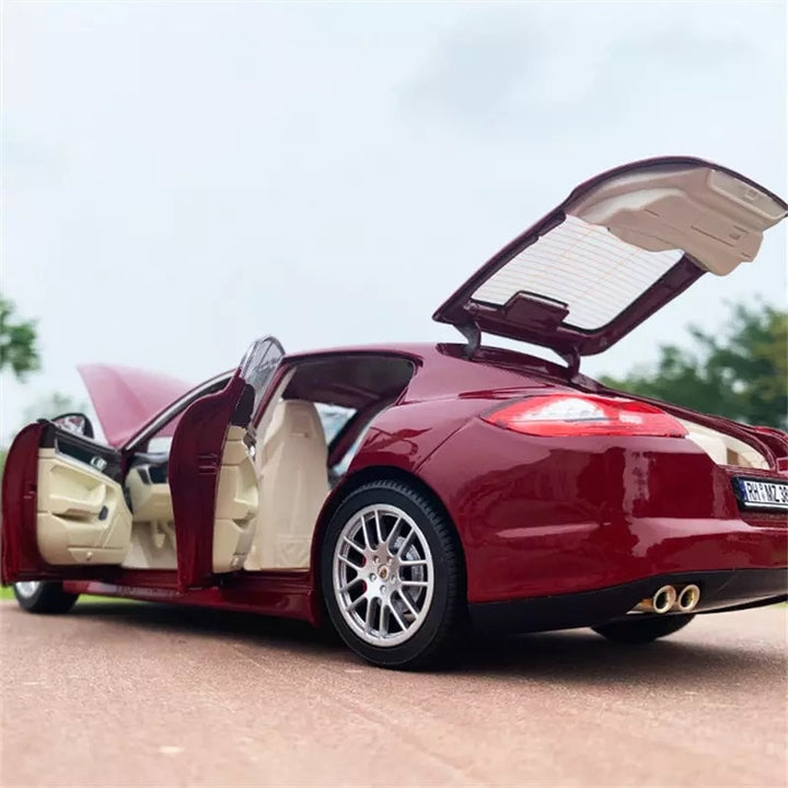 Porsche Panamera 1:18 27cm