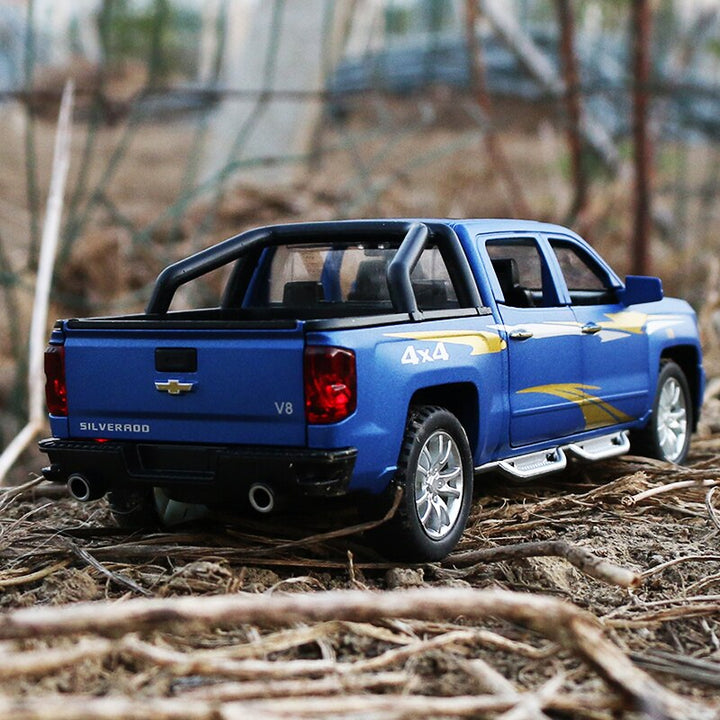 Silverado Chevrolet Pickup 1:32