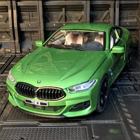 BMW M8 1:24