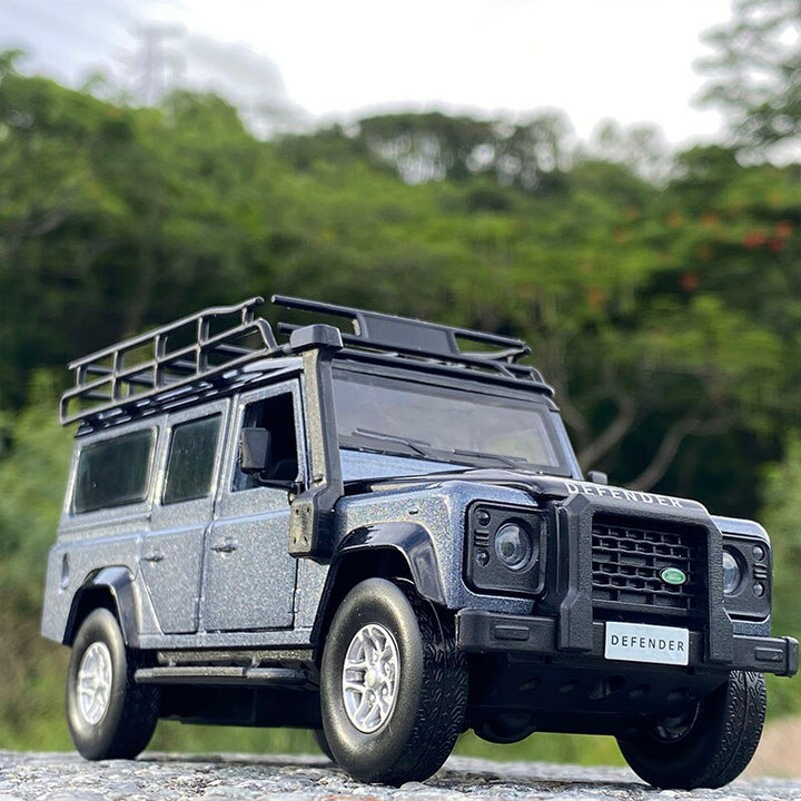 Land Rover Defender 110 1:32