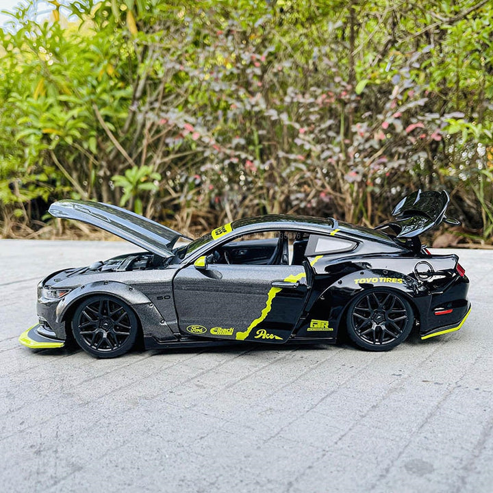 Ford Mustang GT 2015 1:18 27cm