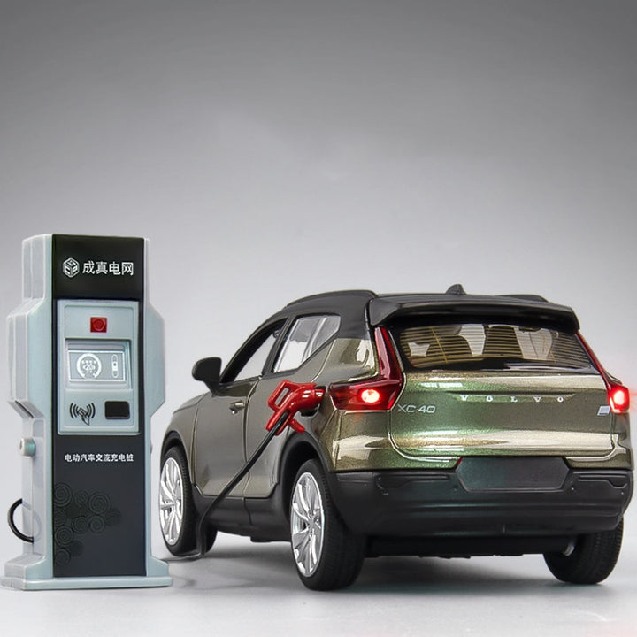 Volvo XC40 1:32 + Brinde: Bomba de Combustível