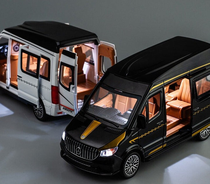 Van Mercedes Benz 1:24 19cm