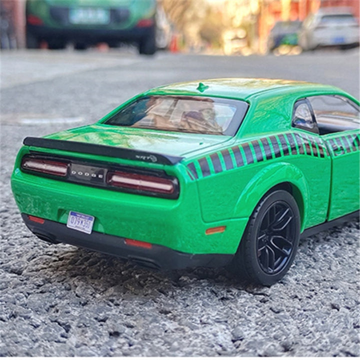 Dodge Challenger SRT 1:24