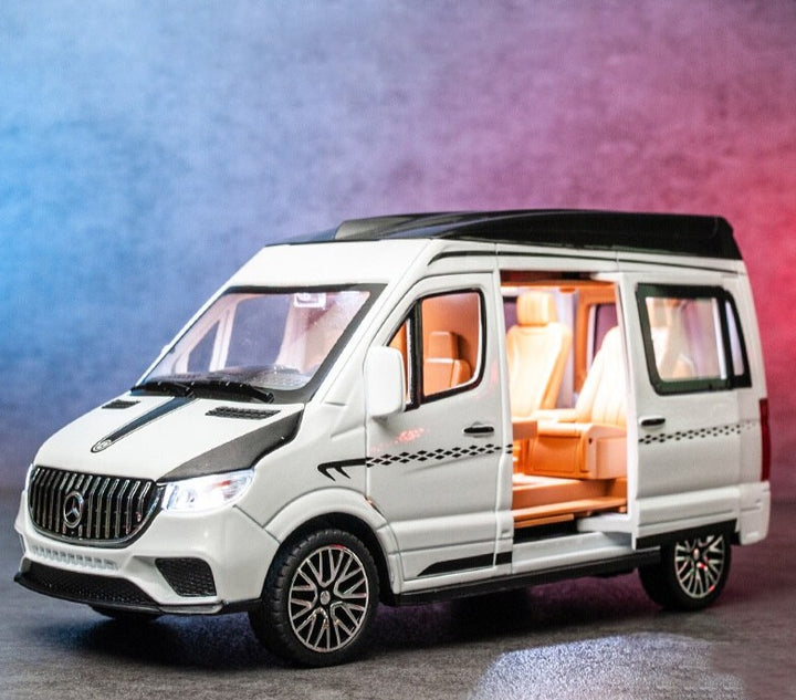 Van Mercedes Benz 1:24 19cm