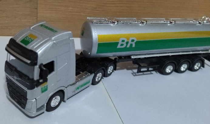 Caminhão Petrobrás 1:64 25cm