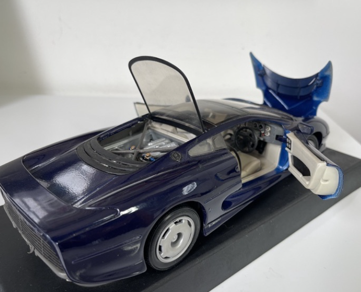 Jaguar XJ220 (1992) 1:18 25cm