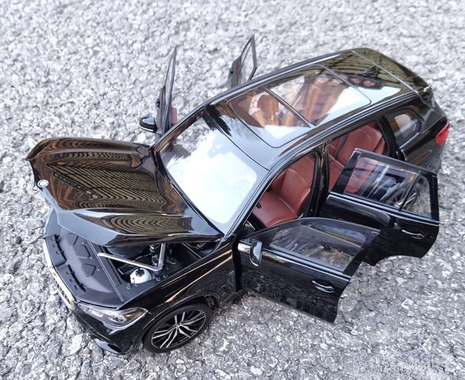 BMW X5 1:18
