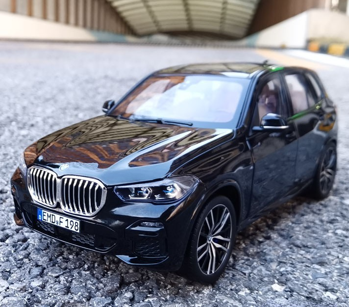 BMW X5 1:18