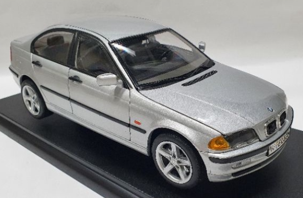 BMW 328i 1998 1:18 25cm