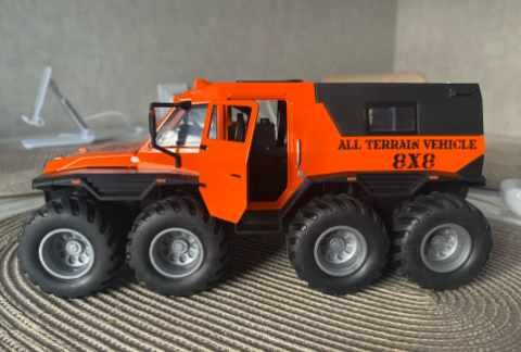 Carro RR Shaman 1:24 22cm